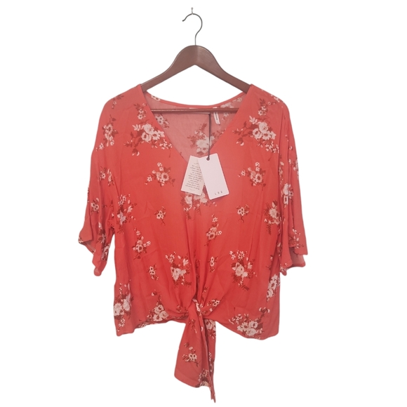 luq Tops - LUQ NWT Mango Berry Floral VNeck Tie Front Womens Prairie Top Size Large‎